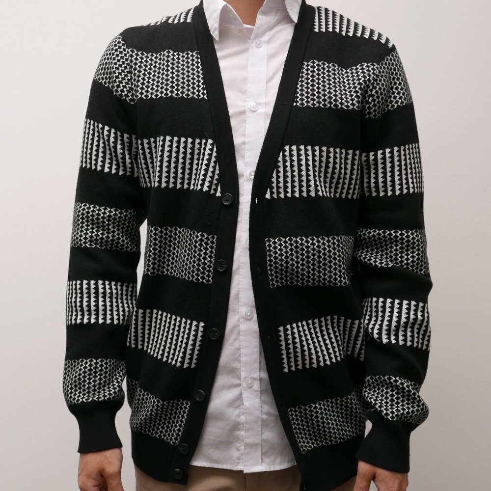 GEOMETRIC STRIPED BUTTON UP CARDIGAN MEDIUM